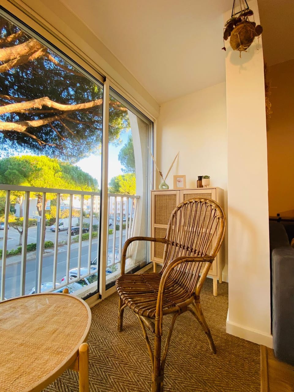 Patio, View (from property/room), Balcony/Terrace, Living room, Seating area, Garden view