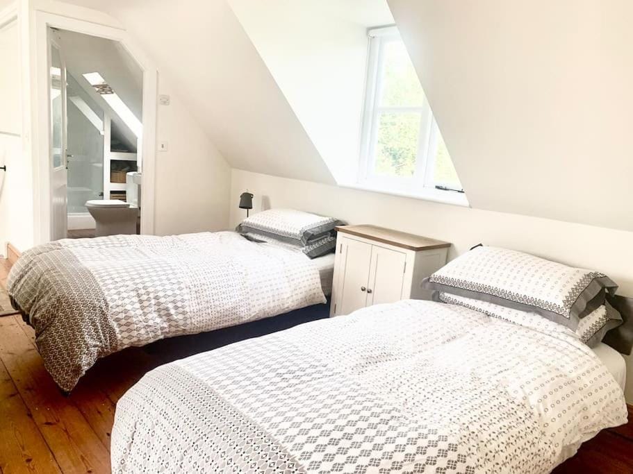 Delightful Ely house Bright and warm with cathedral view Apartment in Ely