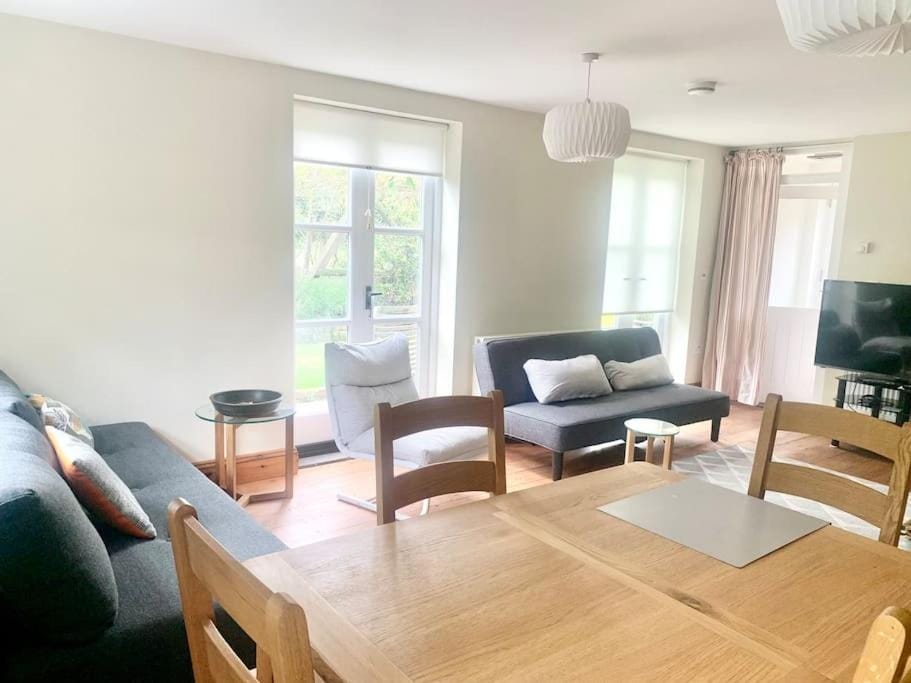 Delightful Ely house Bright and warm with cathedral view Apartment in Ely