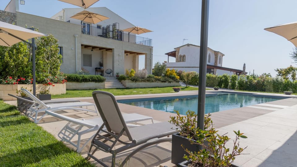 Patio, Spring, Day, Garden, Garden view, Pool view, Swimming pool, sunbed