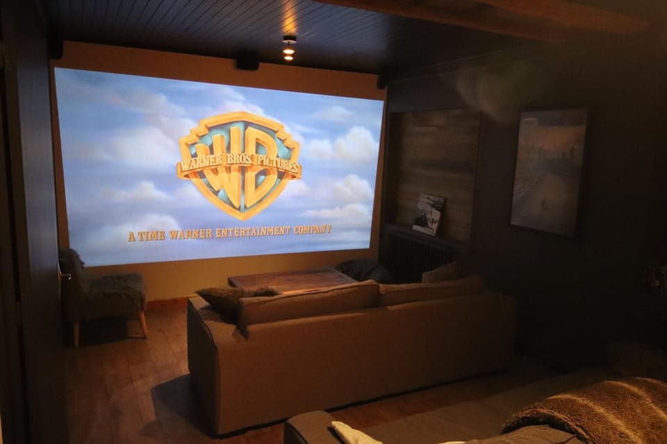 Communal lounge/ TV room, TV and multimedia, Living room, Evening entertainment