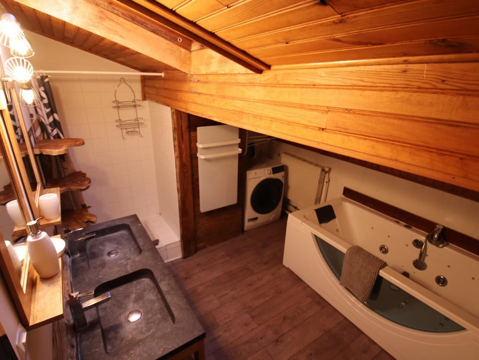 Bathroom, Bath, washing machine, dryer