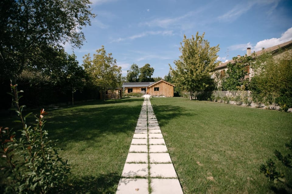 Charming ecolodge with private access to the river House in Le Thor