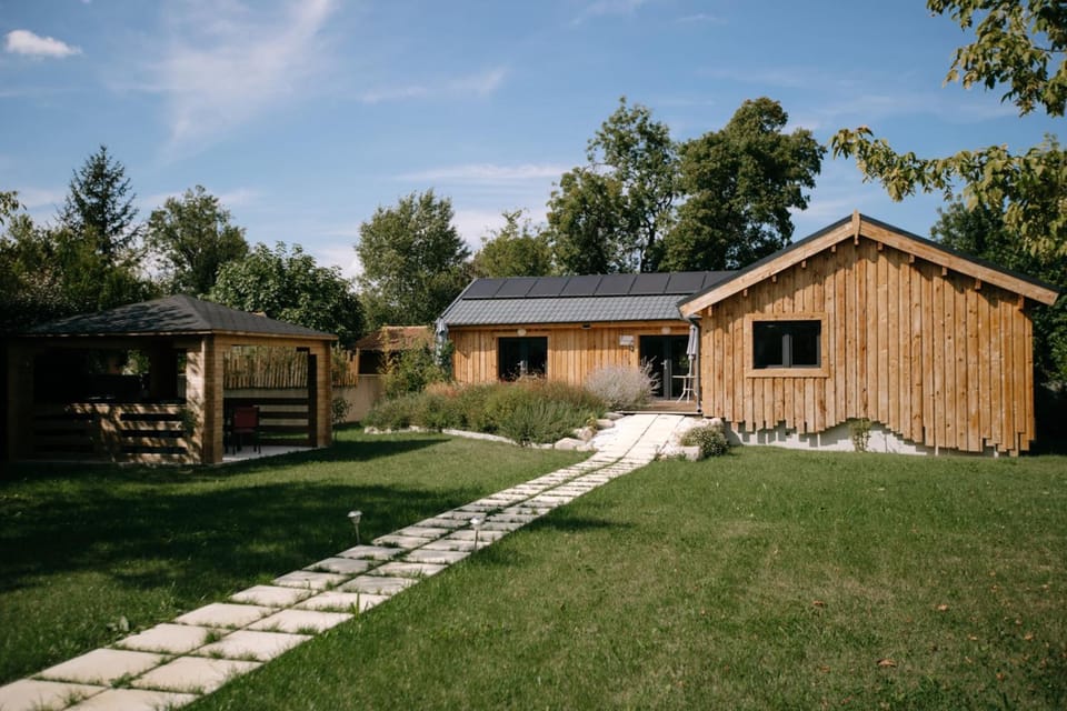 Charming ecolodge with private access to the river House in Le Thor