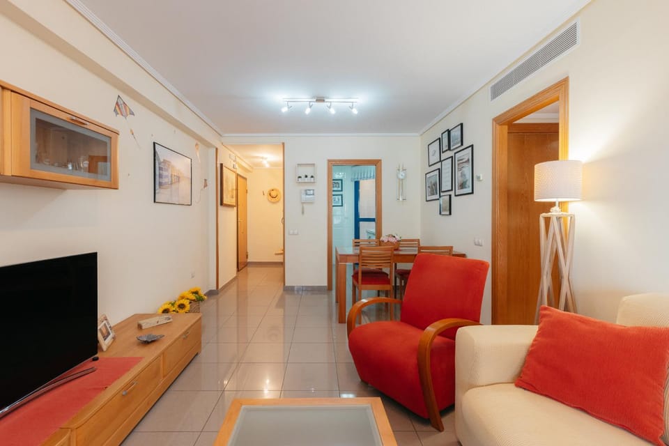 TV and multimedia, Living room, Seating area, Evening entertainment