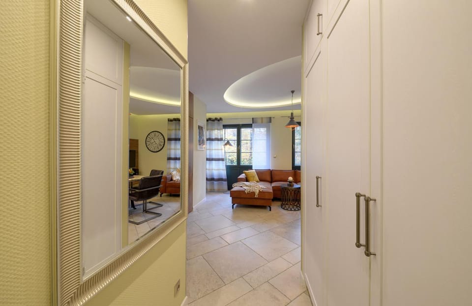TV and multimedia, Kitchen or kitchenette, Living room, Seating area, wardrobe