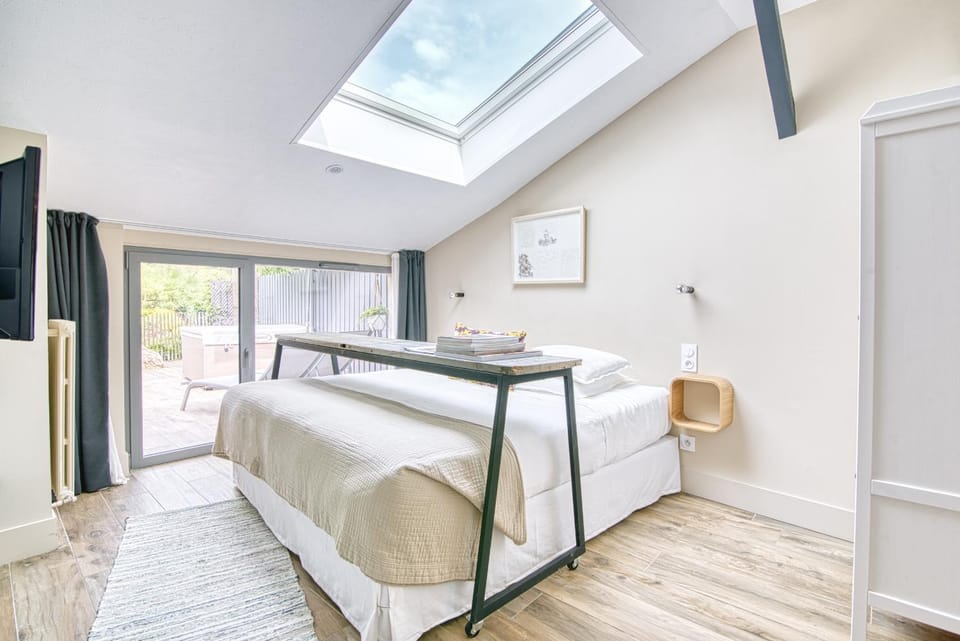 Bed, Bedroom
