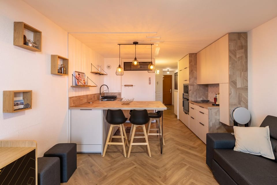 Kitchen or kitchenette, Living room
