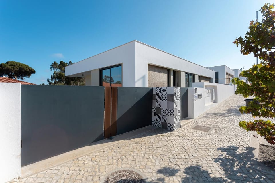Property building, Facade/entrance, Off site