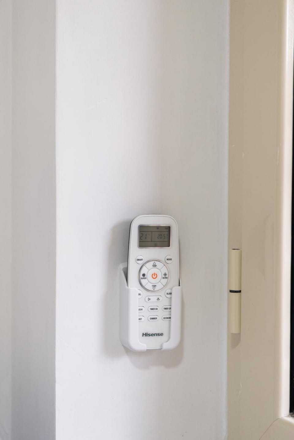 locker, air conditioner