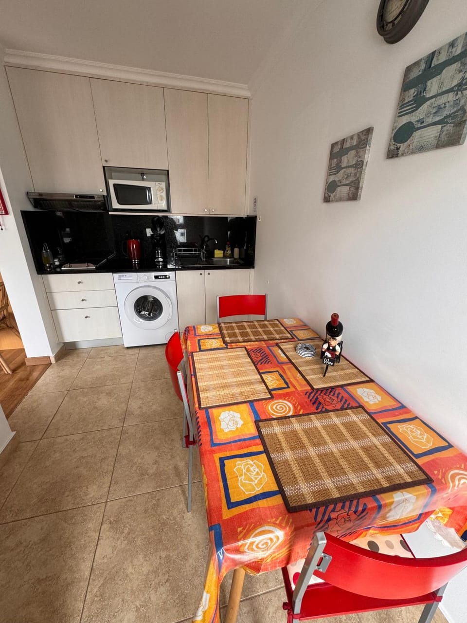 Coffee/tea facilities, Kitchen or kitchenette, microwave, washing machine