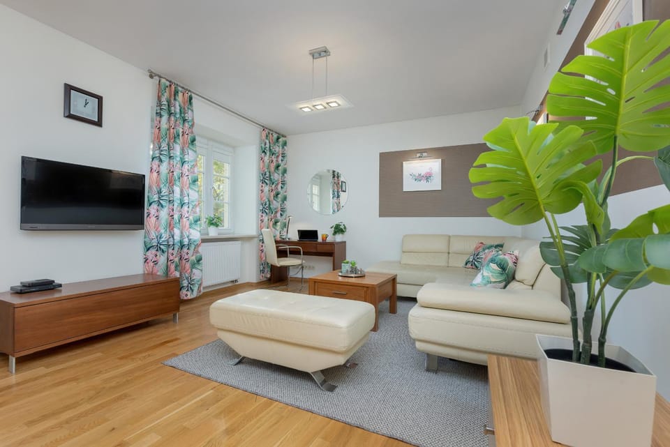 Communal lounge/ TV room, Living room, Seating area