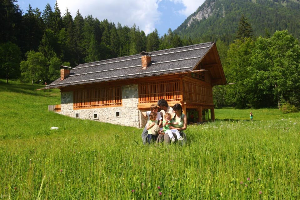 Property building, Day, group of guests