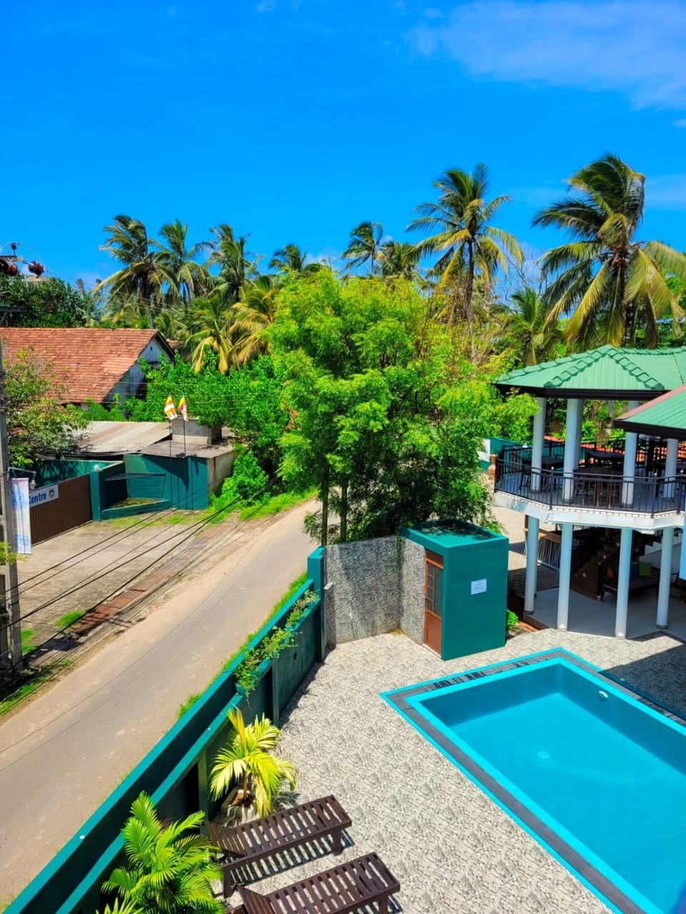 Property building, Day, Garden, Garden view, Pool view, Swimming pool, sunbed