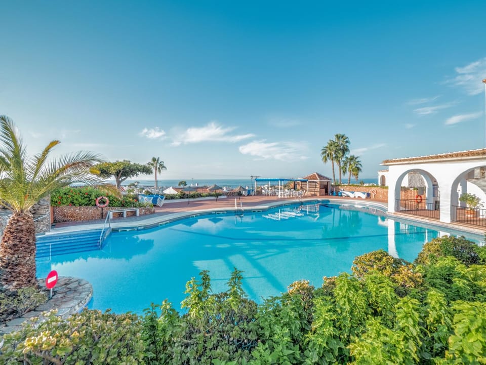 Sea view, Swimming pool, sunbed