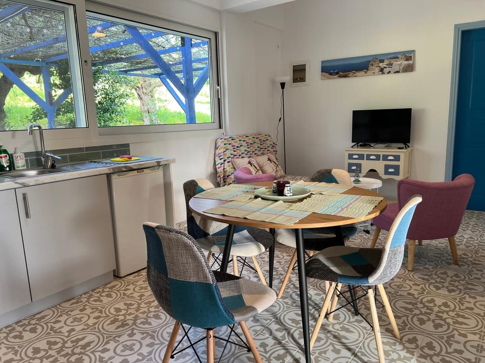 TV and multimedia, Living room, Dining area