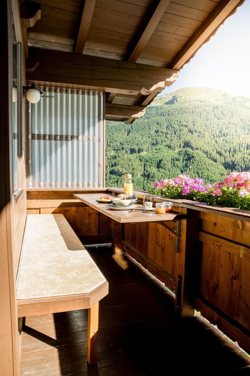 View (from property/room), Balcony/Terrace, Mountain view