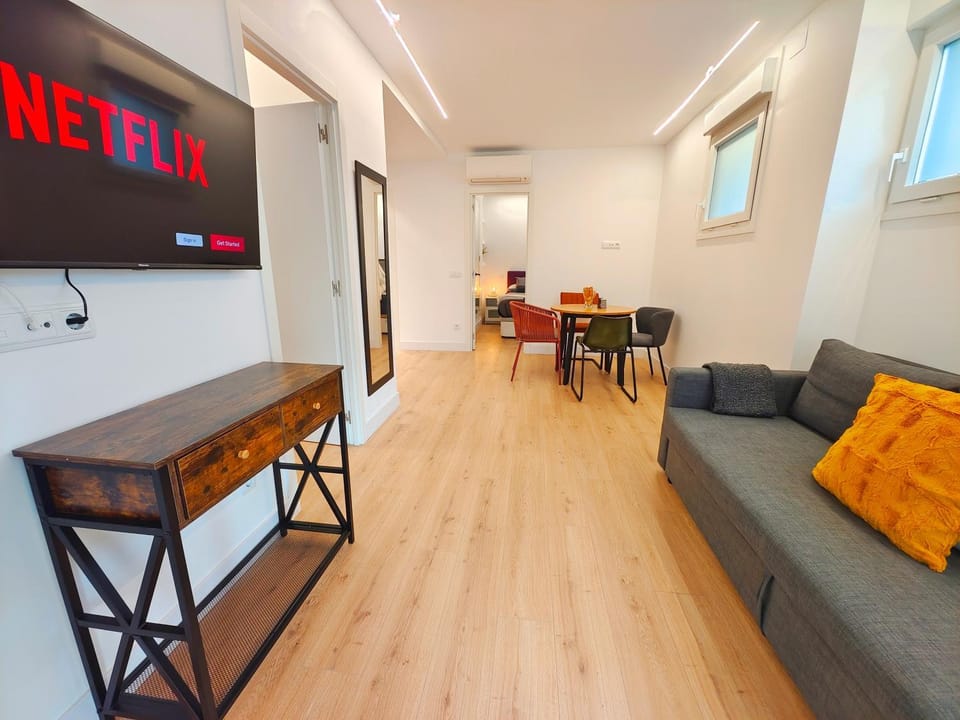 Bed, TV and multimedia, Living room, Dining area, internet, air conditioner