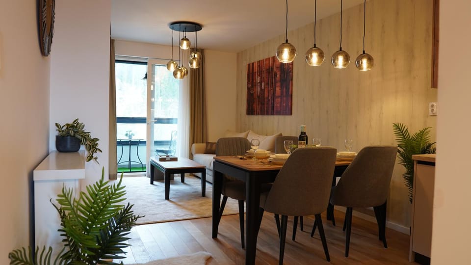 Kitchen or kitchenette, Seating area, Dining area