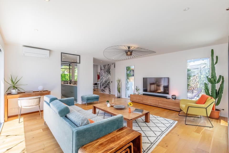 Communal lounge/ TV room, Living room