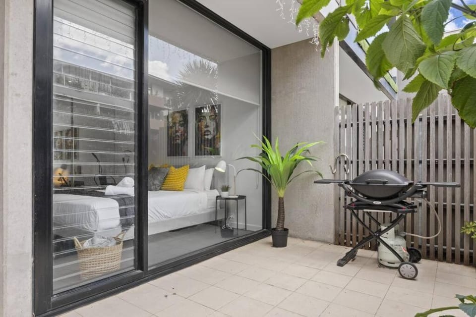 Ink Echelon Escape Apartment in Saint Kilda