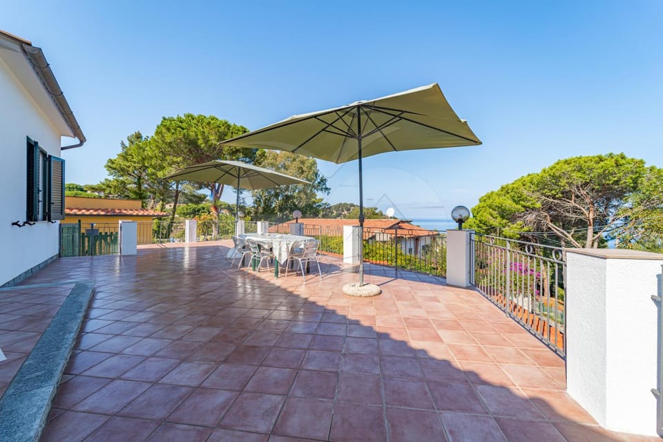 Property building, View (from property/room), Balcony/Terrace