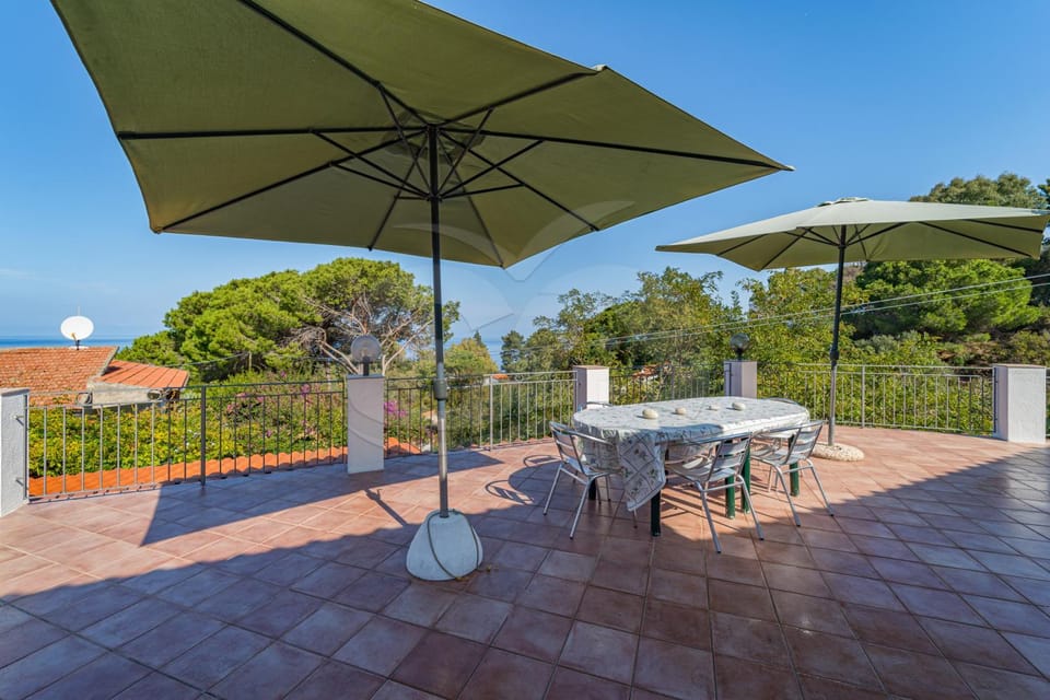 View (from property/room), Balcony/Terrace, Dining area