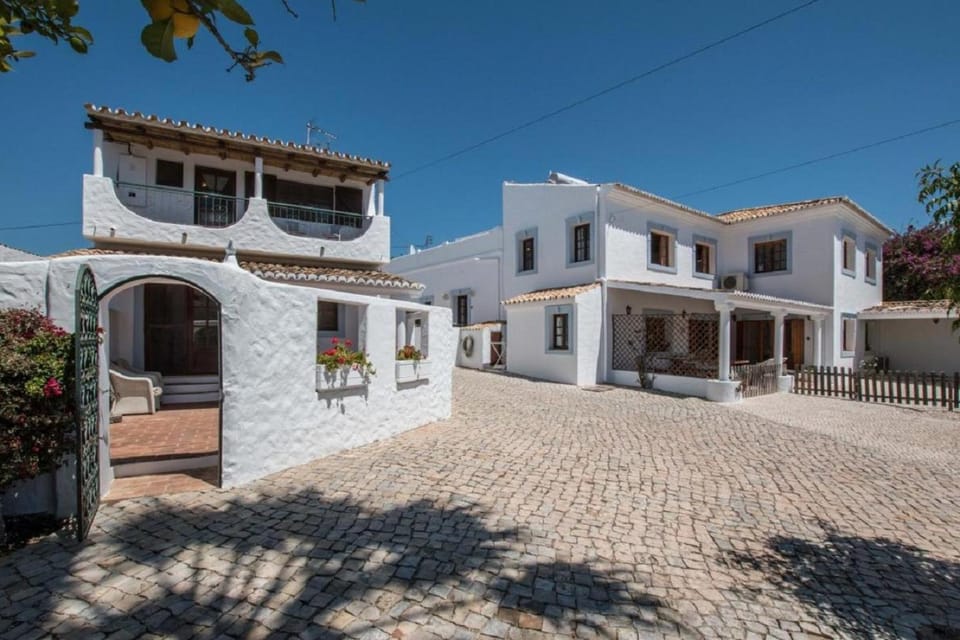 Property building, Facade/entrance, Off site
