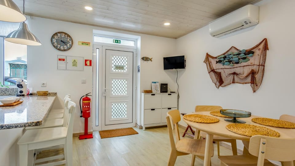 TV and multimedia, Kitchen or kitchenette, Seating area, Dining area, air conditioner