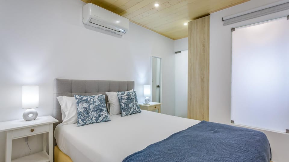 Bed, Photo of the whole room, Bedroom, air conditioner