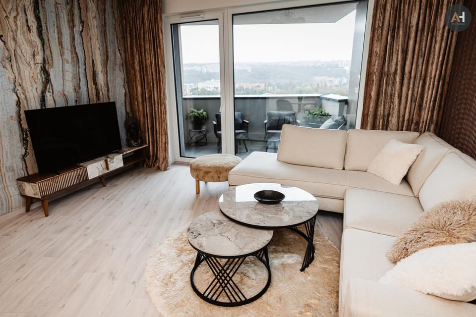 Natural landscape, TV and multimedia, View (from property/room), Balcony/Terrace, Living room, Seating area, Evening entertainment