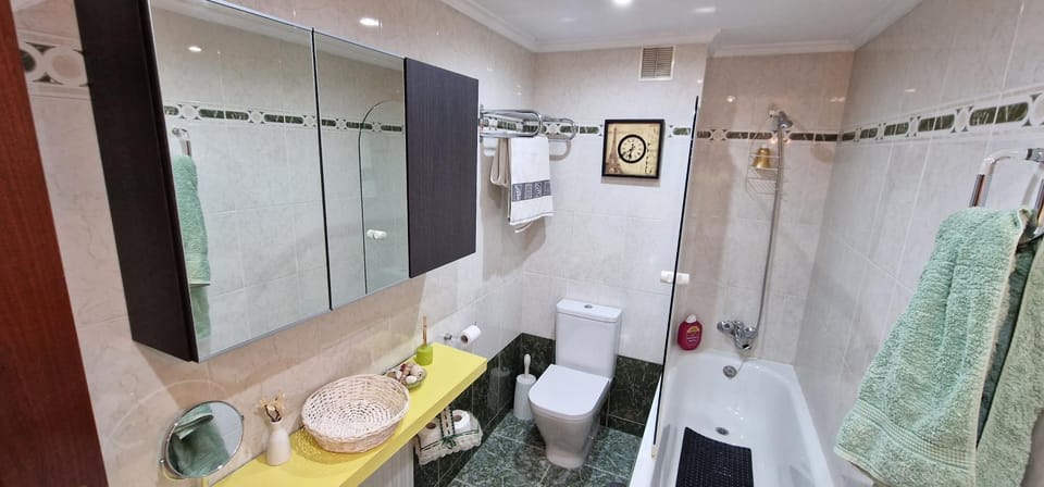 Bathroom, towels