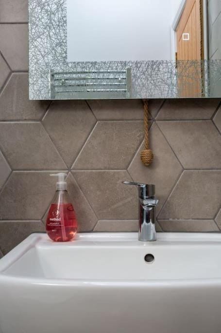 The Tullet, boutique hideaway in Somerset Chalet in Sedgemoor