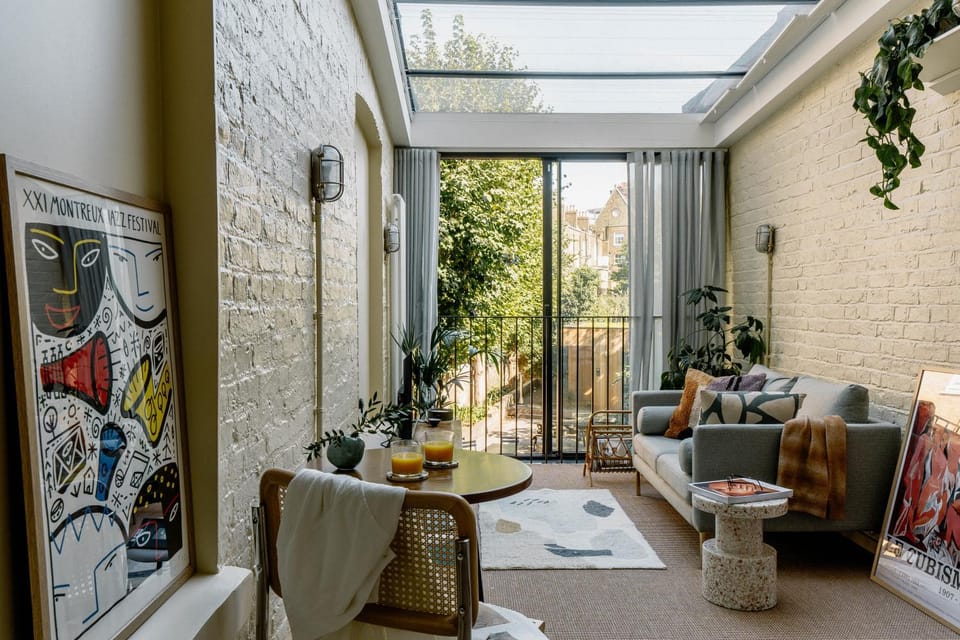 View (from property/room), Balcony/Terrace, Seating area, Bedroom, Garden view