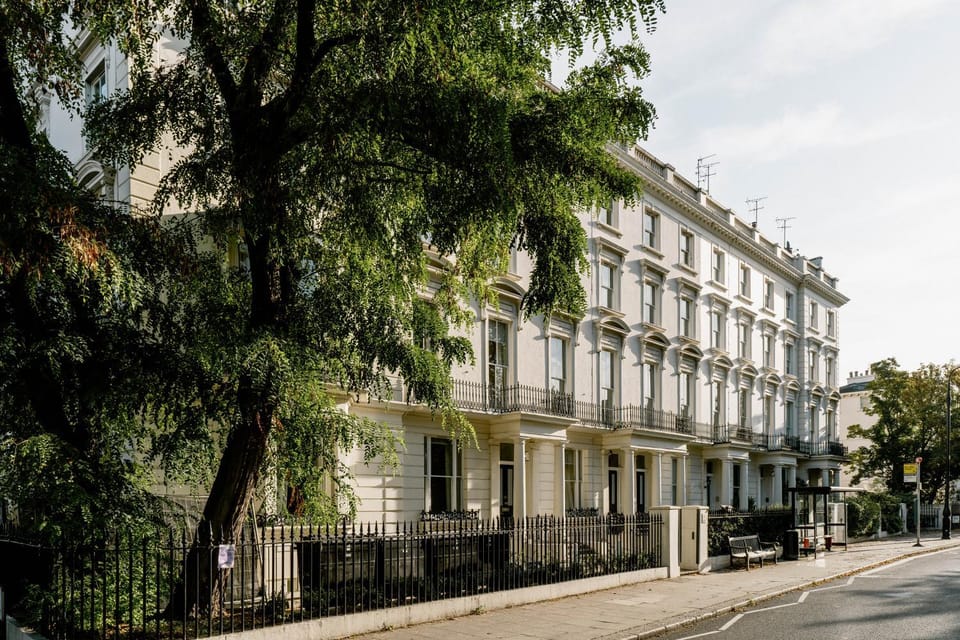 Property building, Day, Neighbourhood, Street view, Location