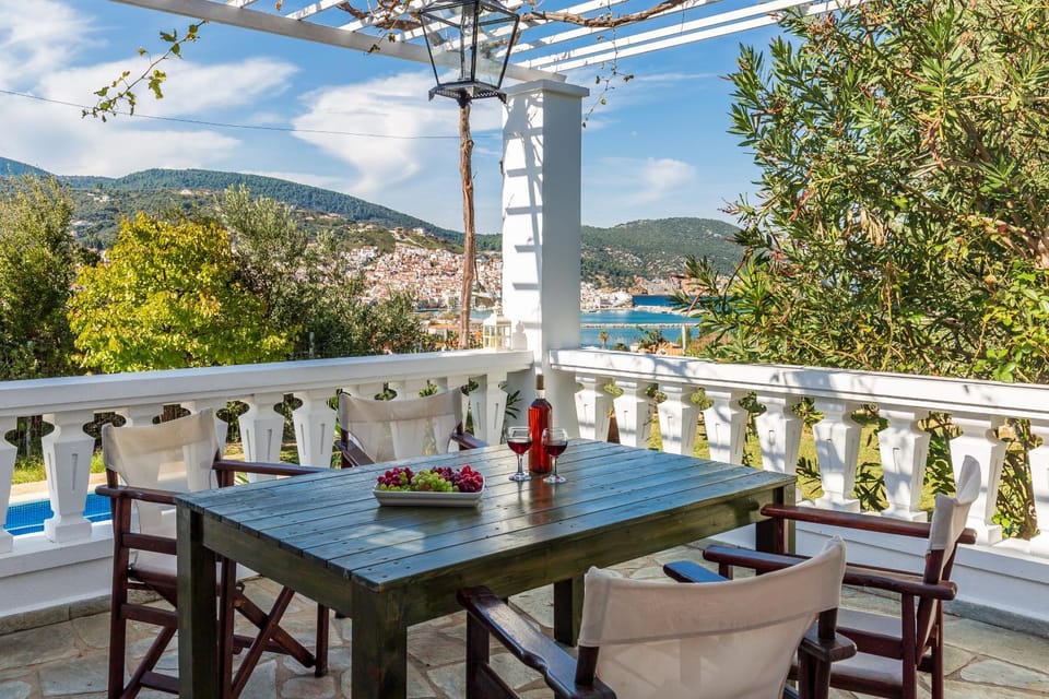 Patio, Spring, Day, Natural landscape, View (from property/room), Balcony/Terrace, Dining area, Mountain view, Pool view, Swimming pool