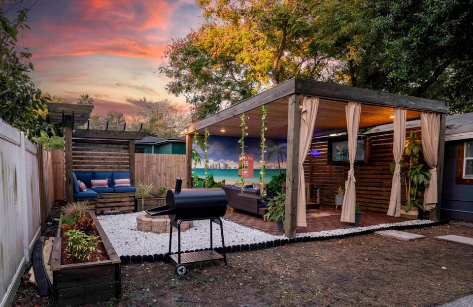 Luxury 5-BR House, Tampa Downtown with Cottage House in Tampa