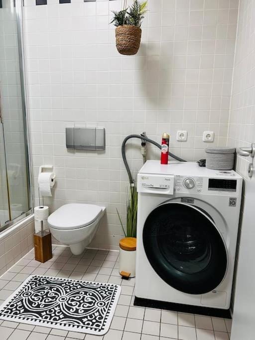 Toilet, Bathroom, washing machine