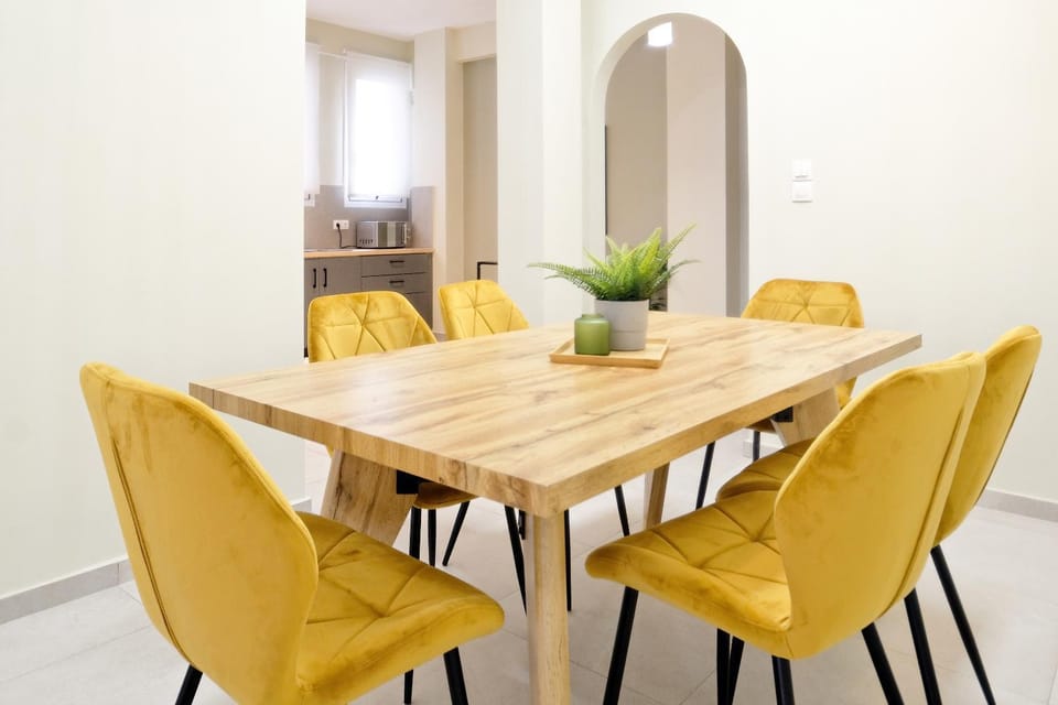 Seating area, Dining area