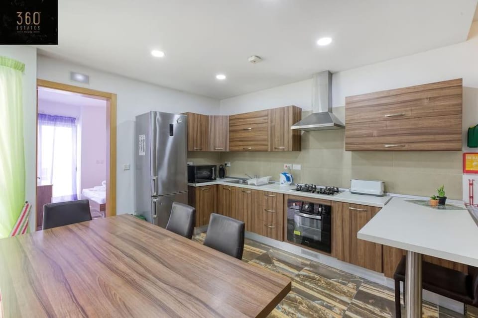Kitchen or kitchenette, Dining area, dishwasher, minibar, oven, pet friendly, stove, toaster