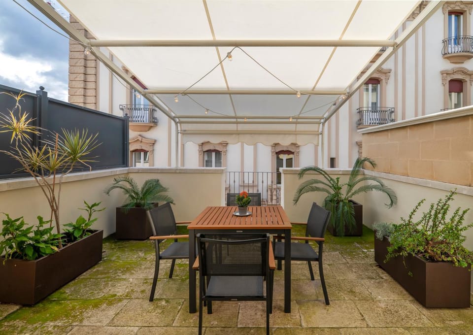 Property building, Patio, View (from property/room), Balcony/Terrace, Dining area, Garden view