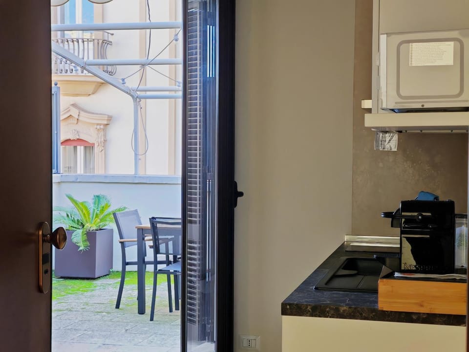 Facade/entrance, Balcony/Terrace, Kitchen or kitchenette, Dining area, minibar, oven, pet friendly, stove
