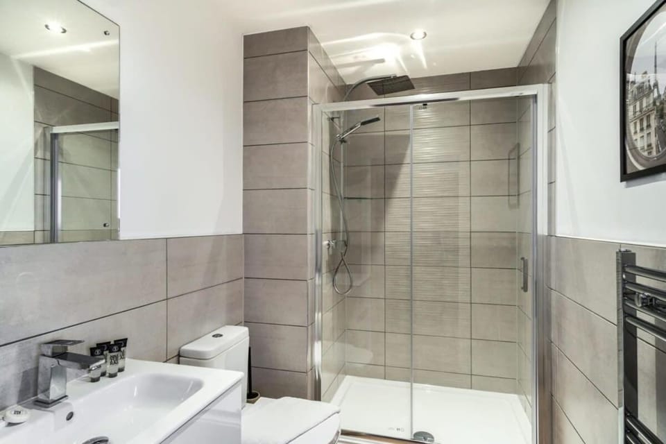 StayZeni, Alexandra Rise Manchester Super 1 Bed Apartment in Stretford