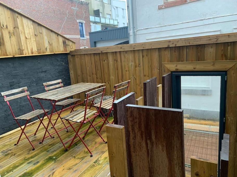 Patio, Dining area