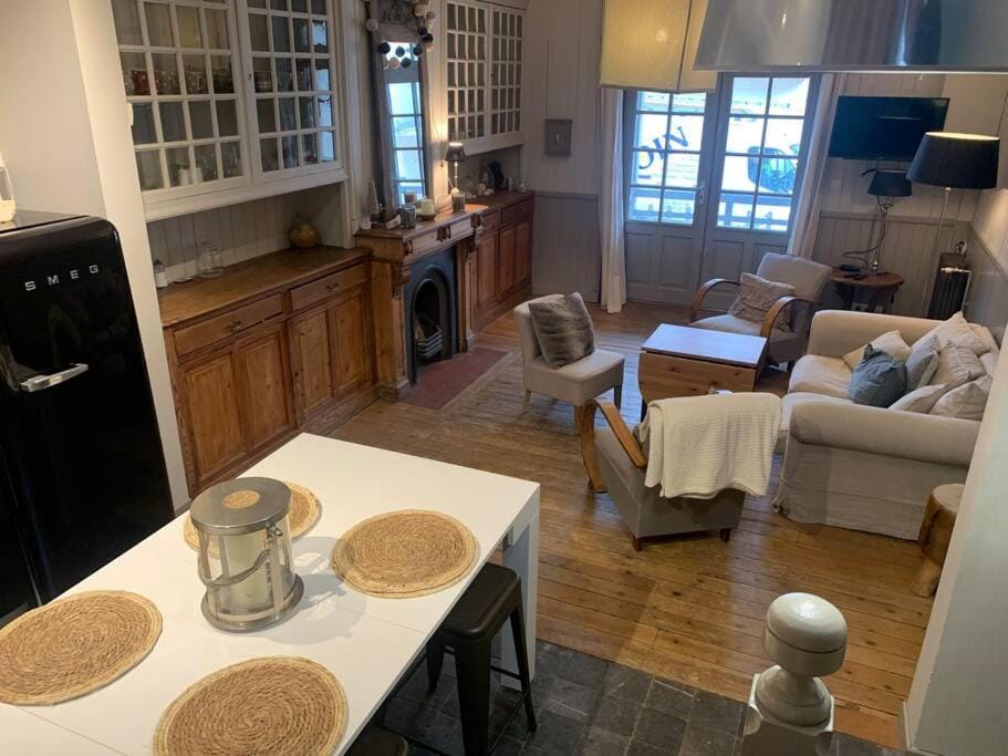 Kitchen or kitchenette, Living room, Dining area