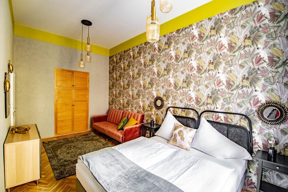 Bed, Photo of the whole room, Seating area, Bedroom, wardrobe