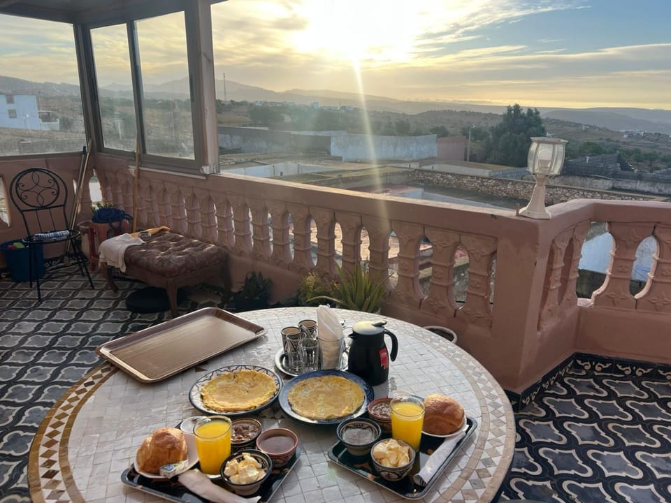 View (from property/room), Dining area, Breakfast, Continental breakfast