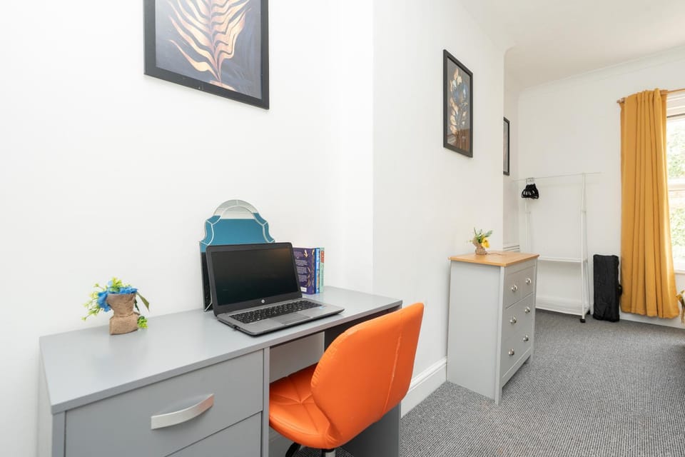 Open Mind Property - Spacious 2 Bedroom Flat Apartment in Portsmouth