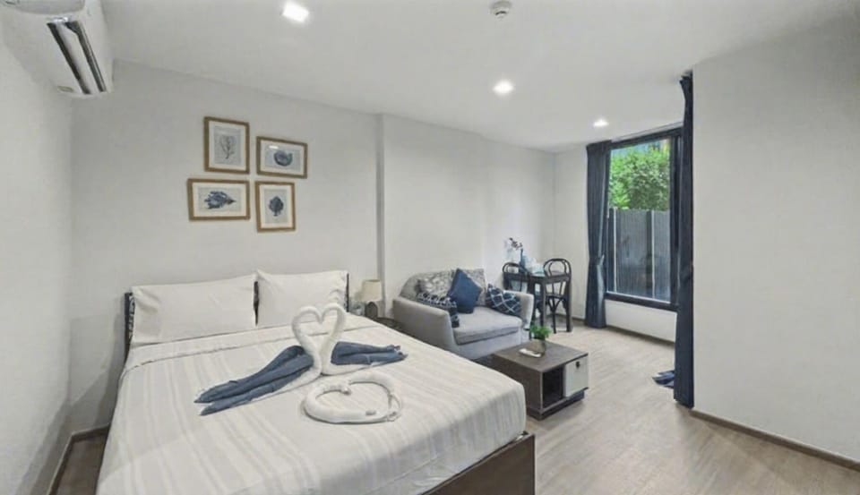 The Base - New Studio Great location, shared Pool Apartment in Kathu