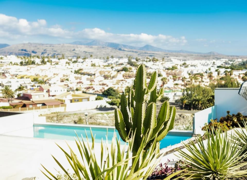 Mountain view, Pool view, Swimming pool